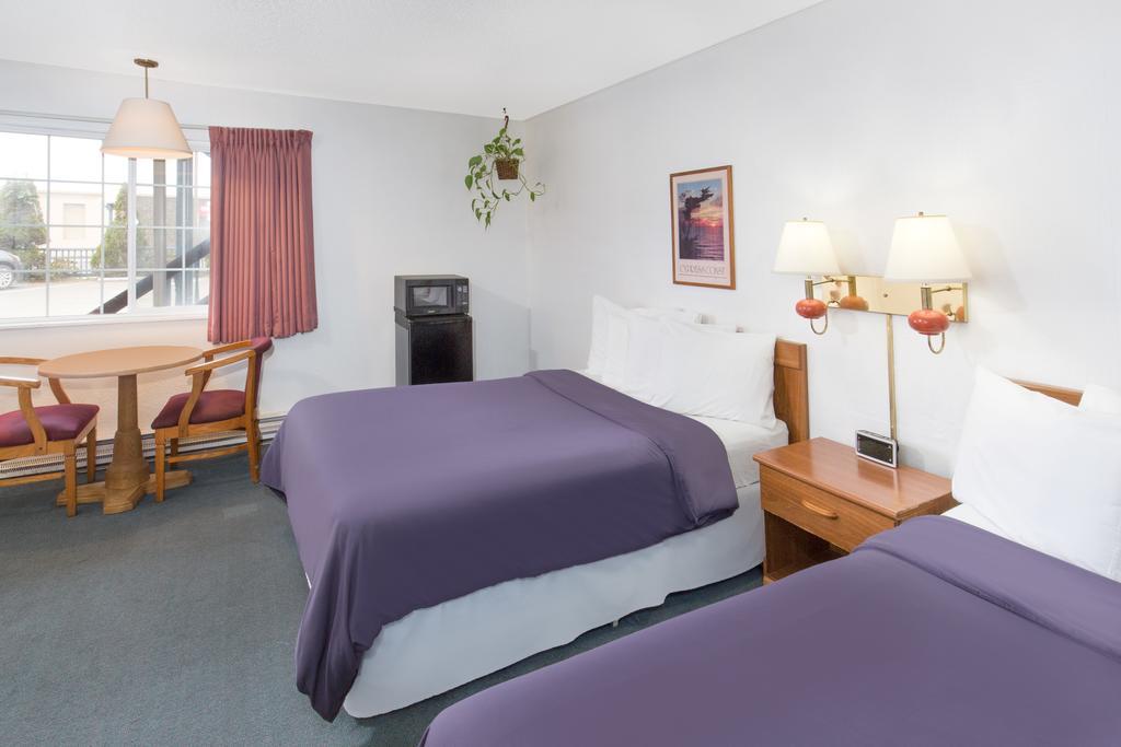 קרסנט סיטי Redwood Inn מראה חיצוני תמונה