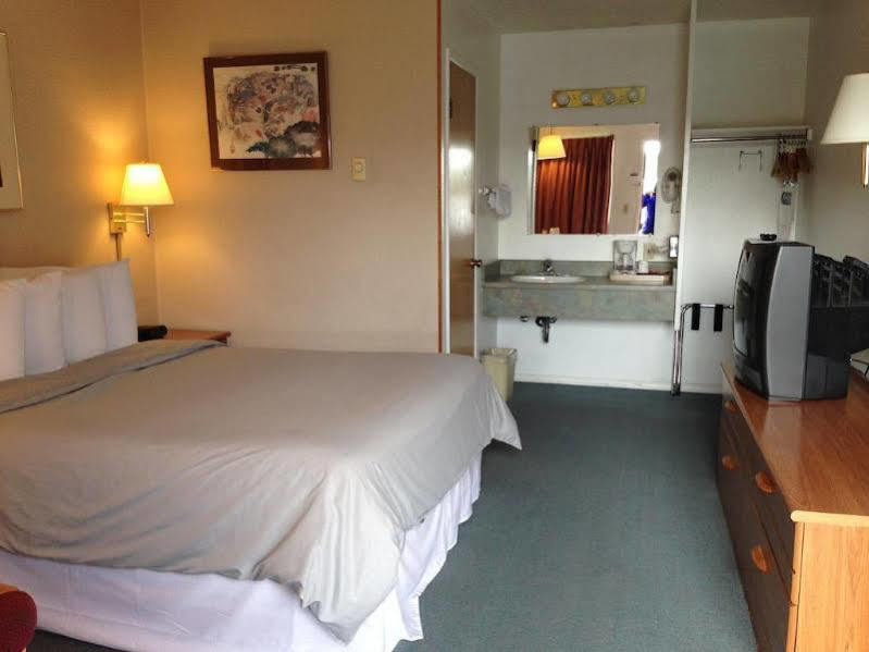 קרסנט סיטי Redwood Inn מראה חיצוני תמונה